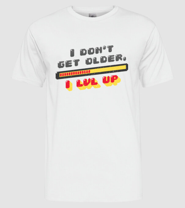 Eu nu îmbătrânesc, trec la nivelul următor Gamer, tricou zi naștere model alb pe tricou