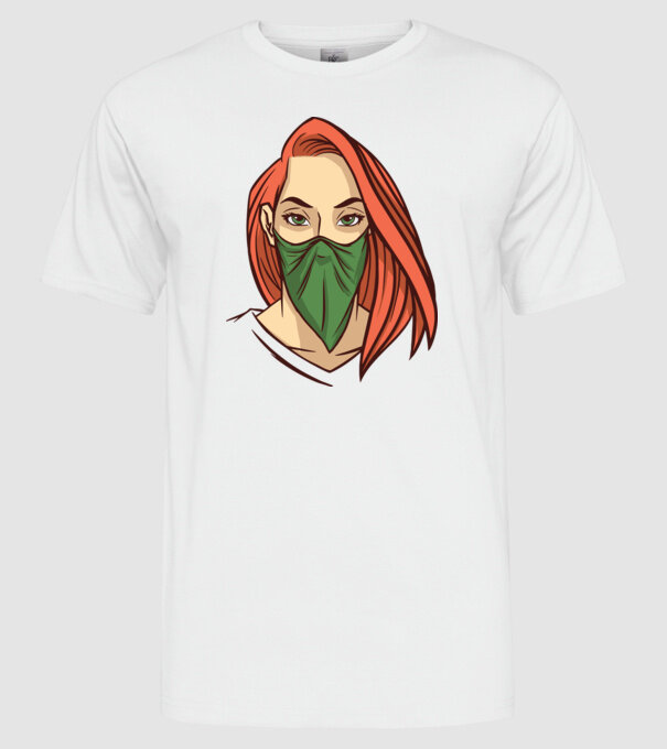 Femeie cu batic model alb pe tricou