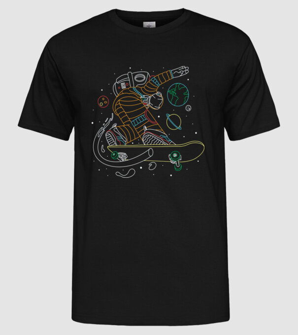 Astronaut Skateboarder model negru pe tricou