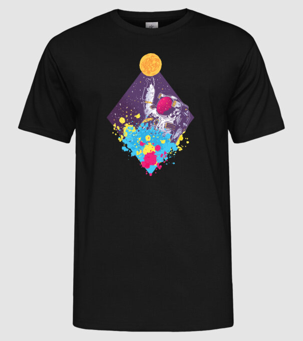 Astronaut model negru pe tricou