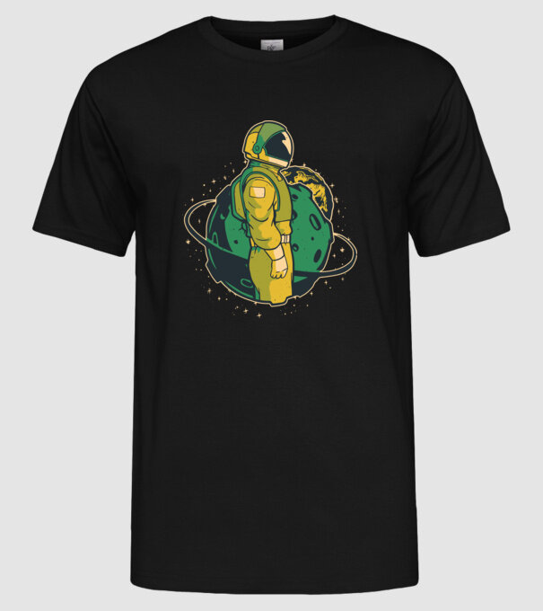 Astronaut model negru pe tricou