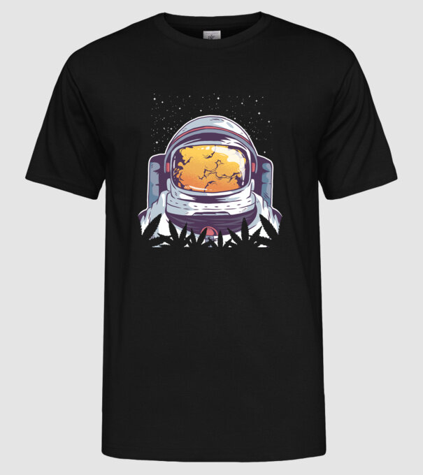 Astronaut Smoker model negru pe tricou
