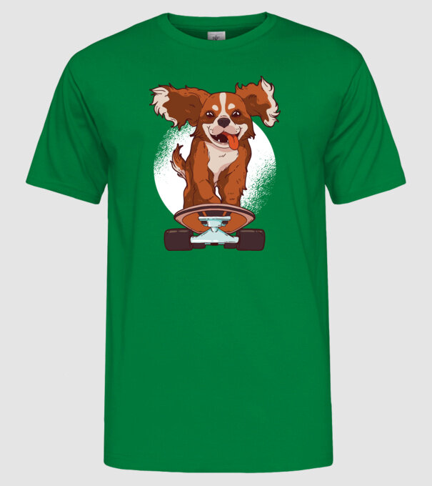 Skateboarding Cavalier King Spaniel model verde pe tricou