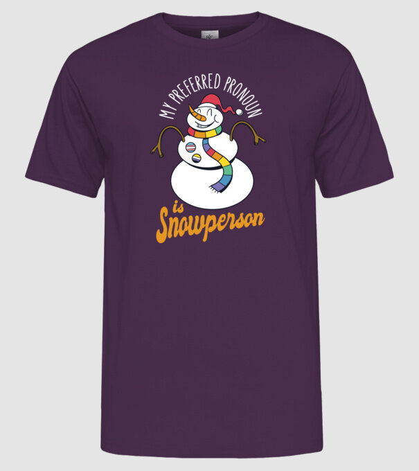 Om de zăpadă model mov pe tricou