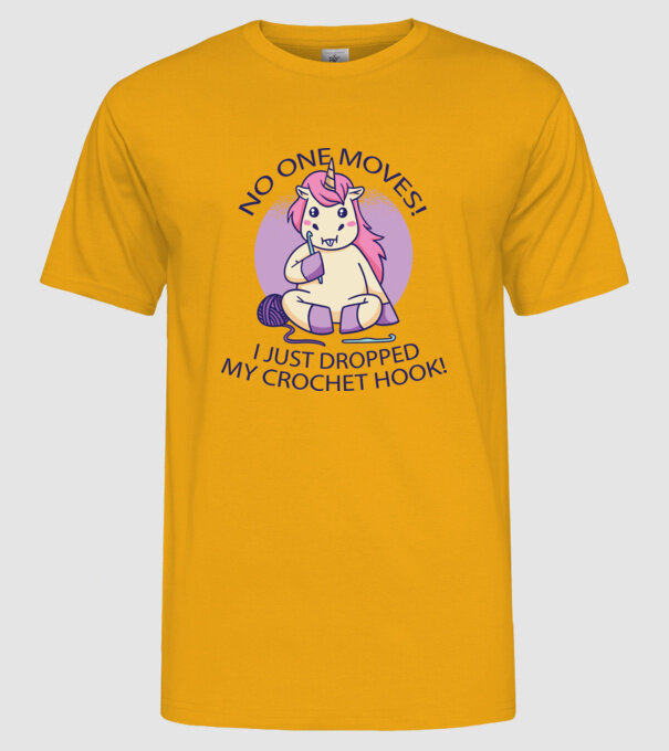 Nu mișcă nimeni, mi-a căzut acul de tricotat - Unicorn model galben pe tricou