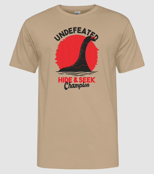 Undefeated Hide & Seek Champion model nisipiu pe tricou