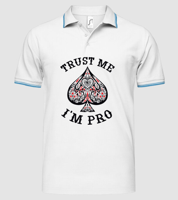 Jucător profesionist de poker model alb pe tricou