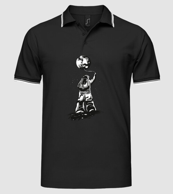 Astronaut Lună model negru pe tricou