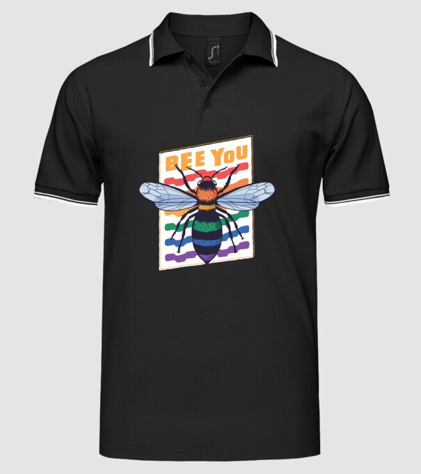 Bee You Pride model negru pe tricou