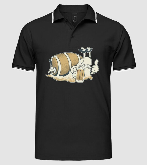 Melc cu bere model negru pe tricou