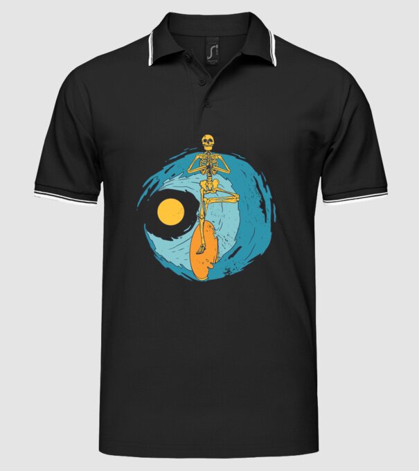 Schelet Surfer model negru pe tricou