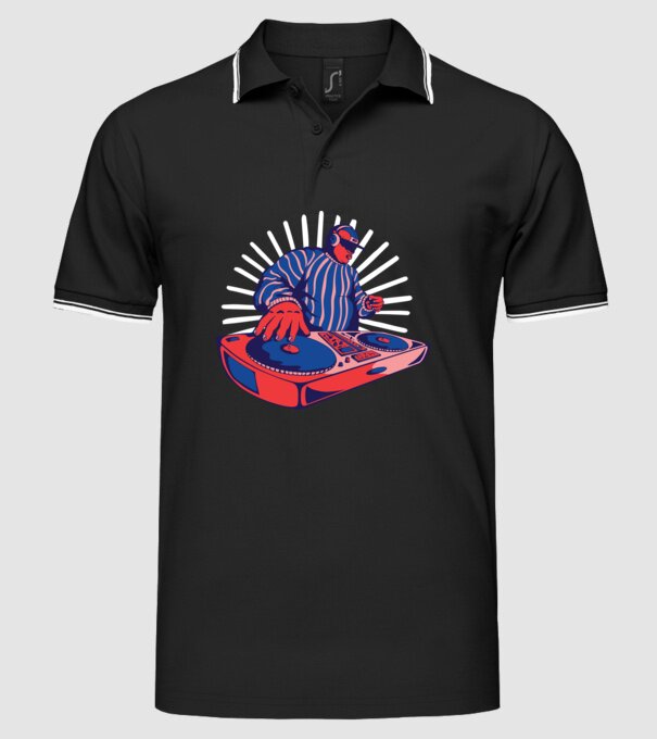 DJ disc jockey model negru pe tricou