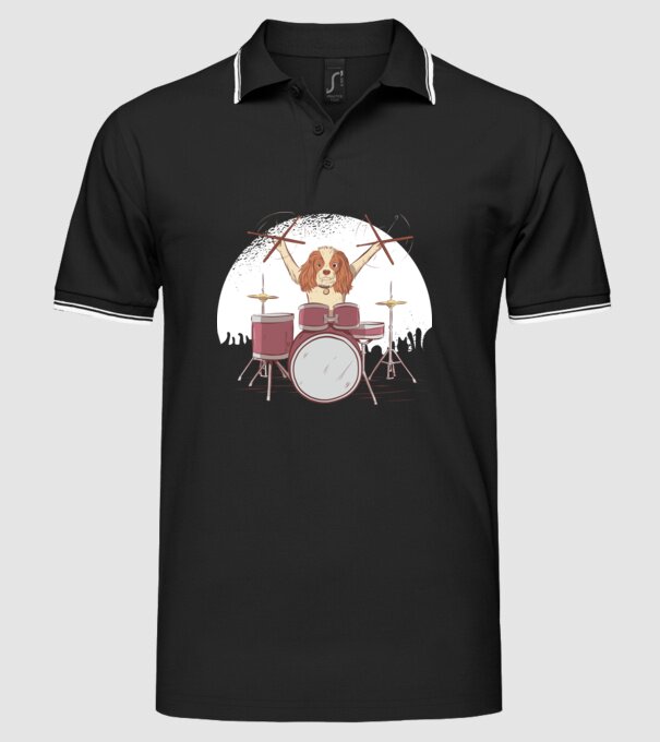 Câine Baterist model negru pe tricou