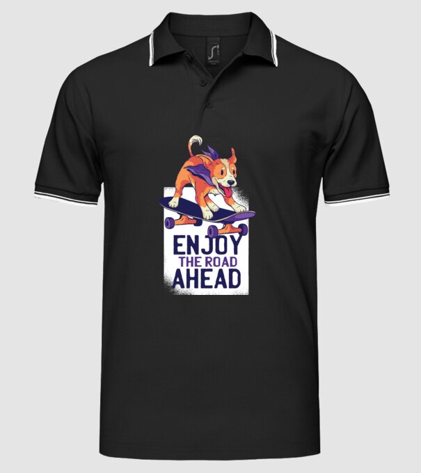 Câine Skateboarder model negru pe tricou