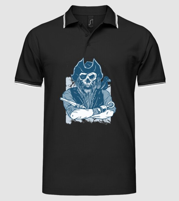 Pirat model negru pe tricou