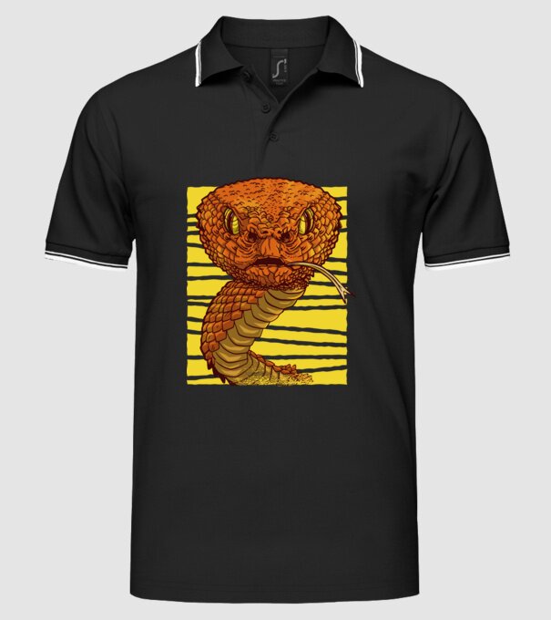 Cap de șarpe model negru pe tricou