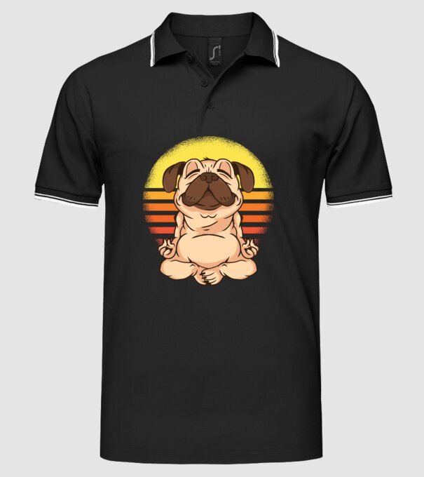 Mops Yoga tricou model negru pe tricou