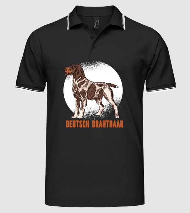 Brac german cu păr sârmos model negru pe tricou