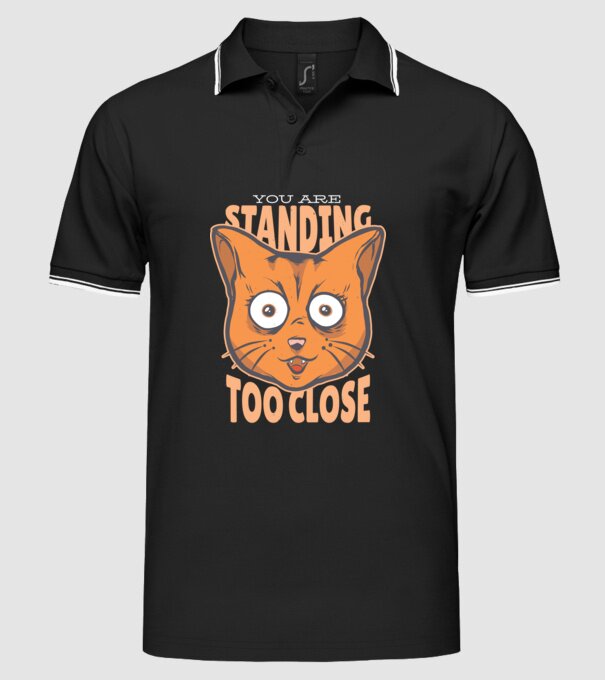 Stați prea aproape, Cu pisică model negru pe tricou