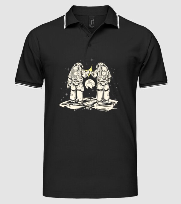 Prieteni Astronaut model negru pe tricou