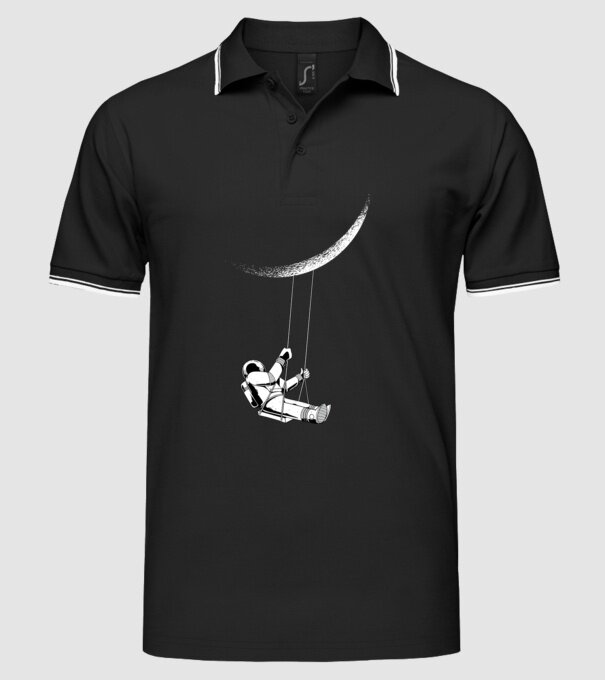 Astronaut care se dă în leagăn pe lună model negru pe tricou