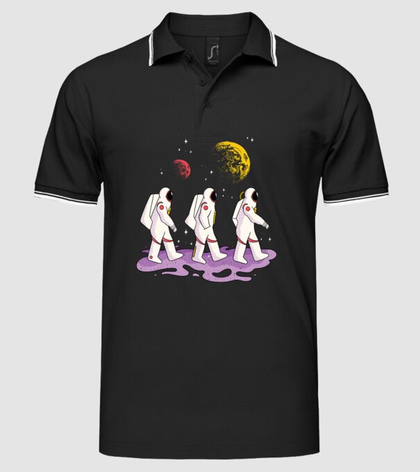 Plimbare Astronaut model negru pe tricou