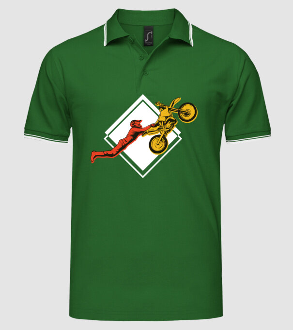 Săritură motocicletă model verde pe tricou