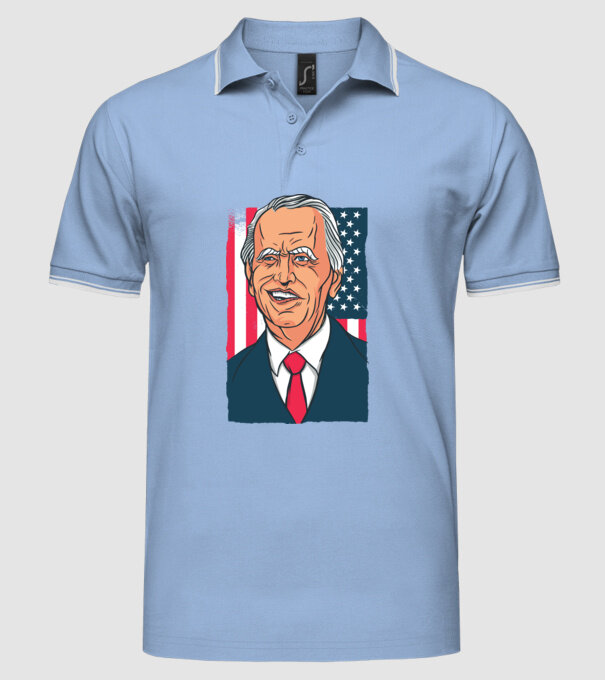 model albastru deschis pe tricou