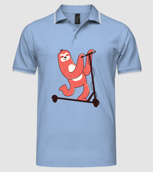 Leneș pe trotinetă model albastru deschis pe tricou