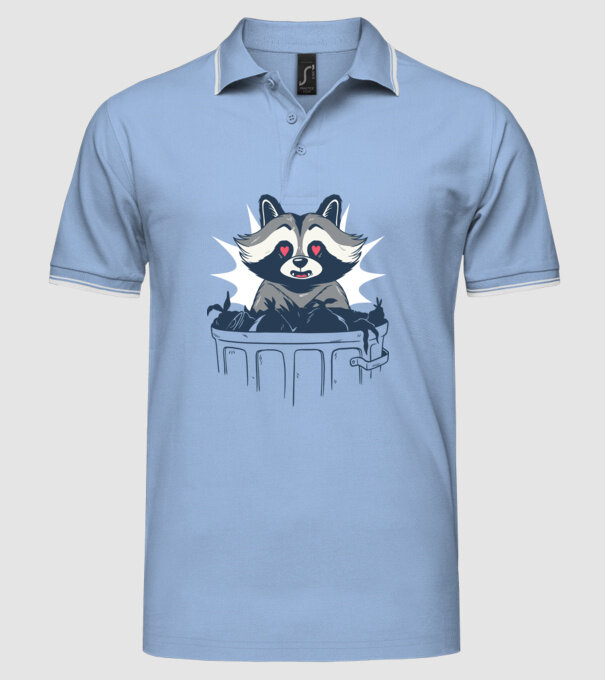 Raton model albastru deschis pe tricou
