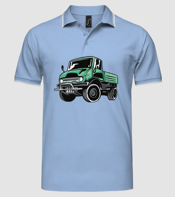 Camion model albastru deschis pe tricou