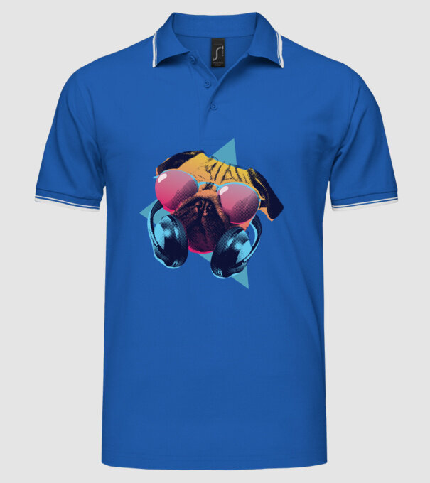 Mops cu căști model albastru regal pe tricou