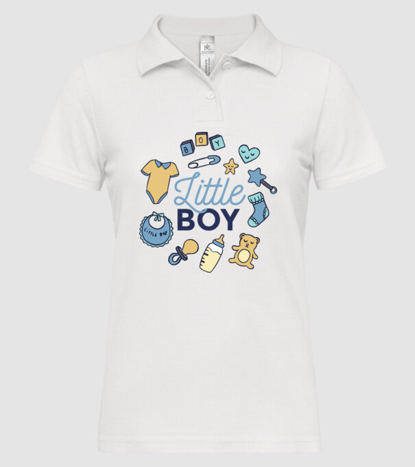 Băiețel model alb pe tricou