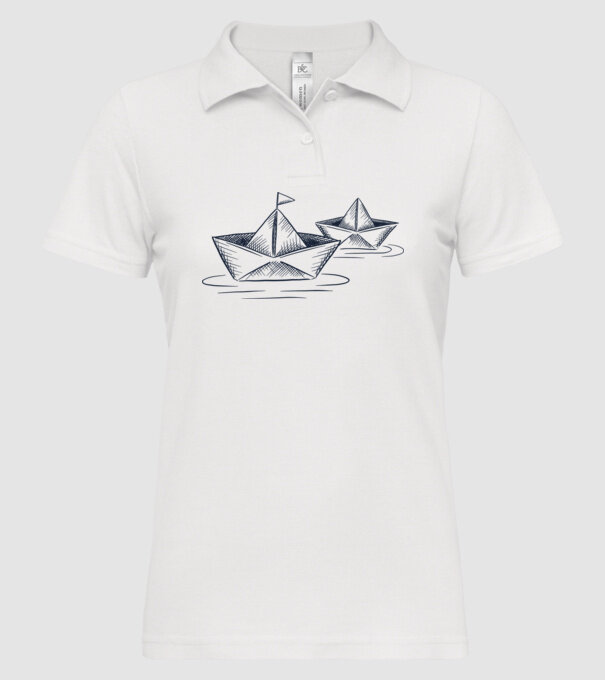Barca de hârtie model alb pe tricou