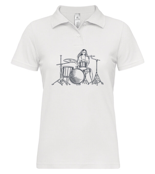 model  pe tricou