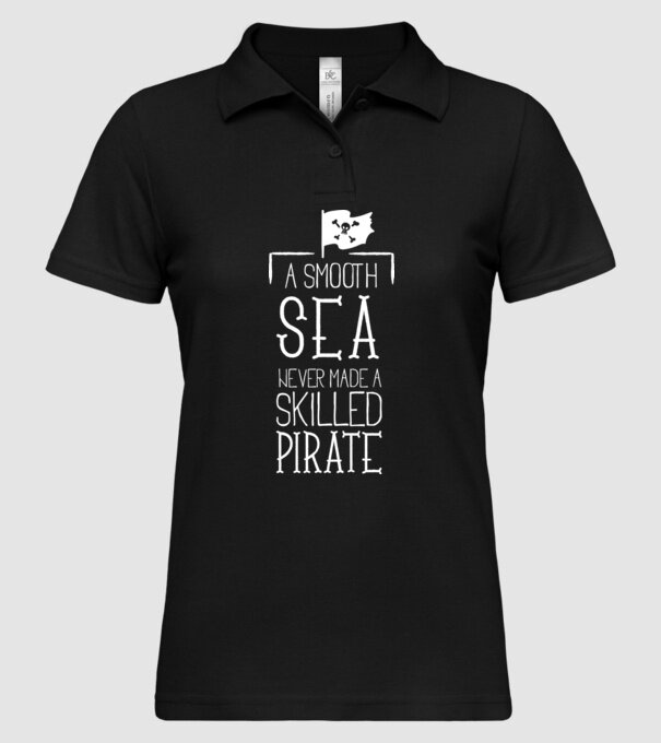 A Smooth Sea never made a skilled Pirate model negru pe tricou