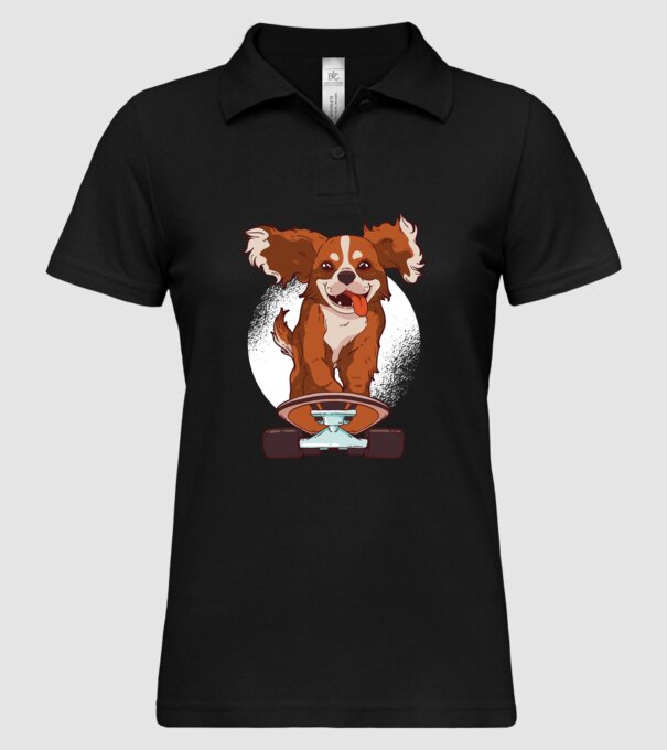 Skateboarding Cavalier King Spaniel model negru pe tricou