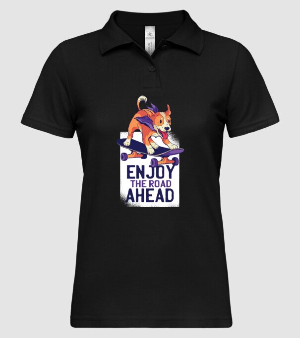 Câine Skateboarder model negru pe tricou