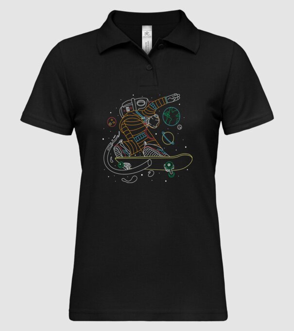 Astronaut Skateboarder model negru pe tricou