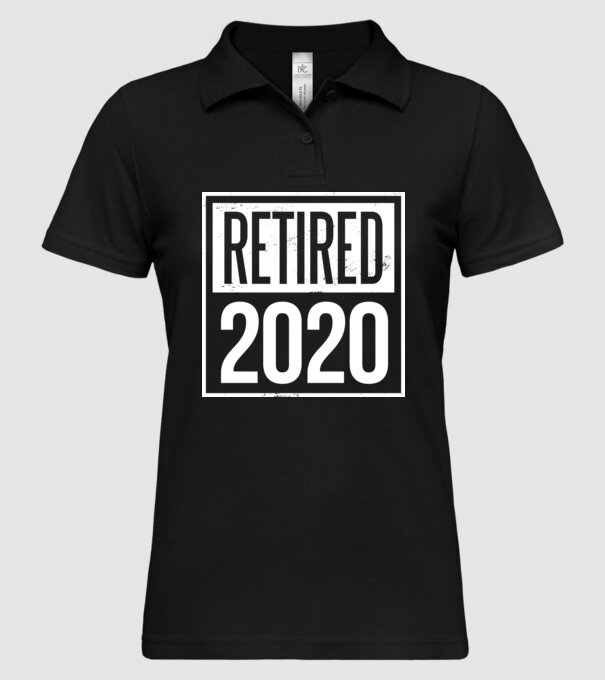 model negru pe tricou