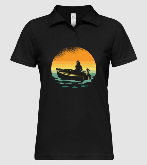 Retro cu Barcă model negru pe tricou