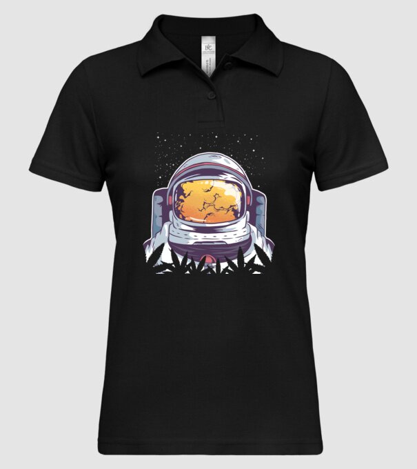 Astronaut Smoker model negru pe tricou