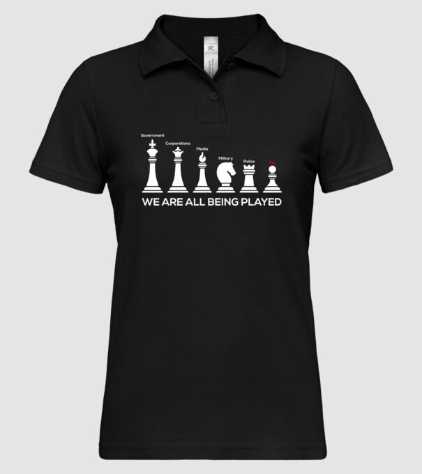 We are all being played model negru pe tricou
