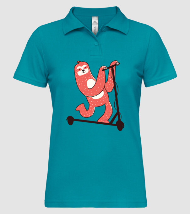 Leneș pe trotinetă model turcoaz pe tricou