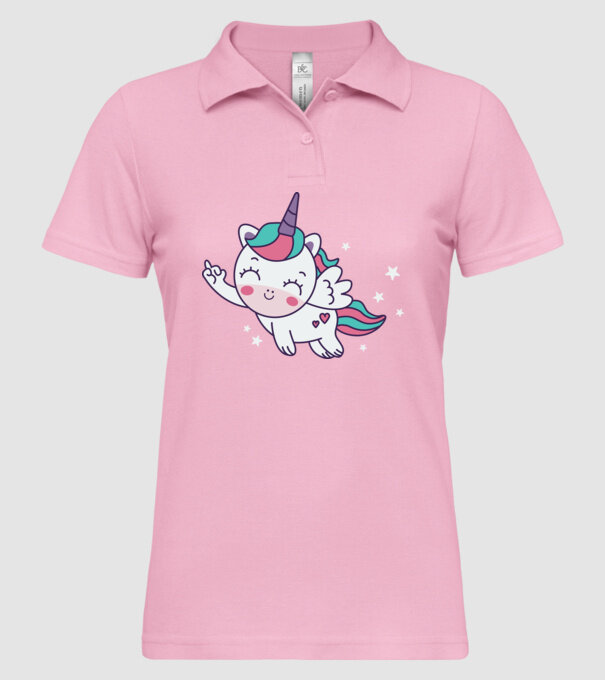 Unicorn drăguț arată degetul model roz deschis pe tricou