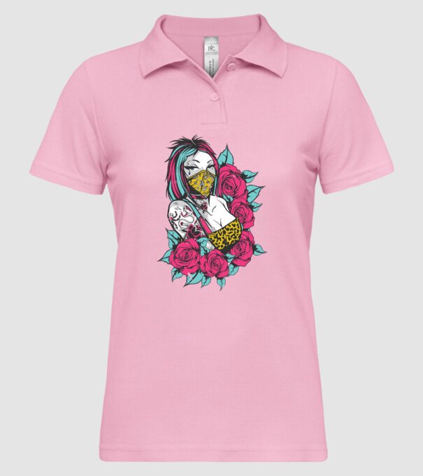 Fată tatuată model roz deschis pe tricou