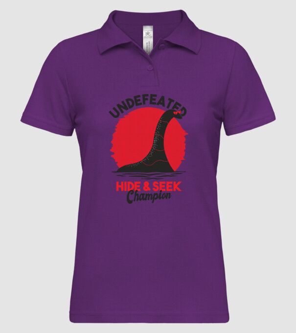 Undefeated Hide & Seek Champion model mentă pe tricou