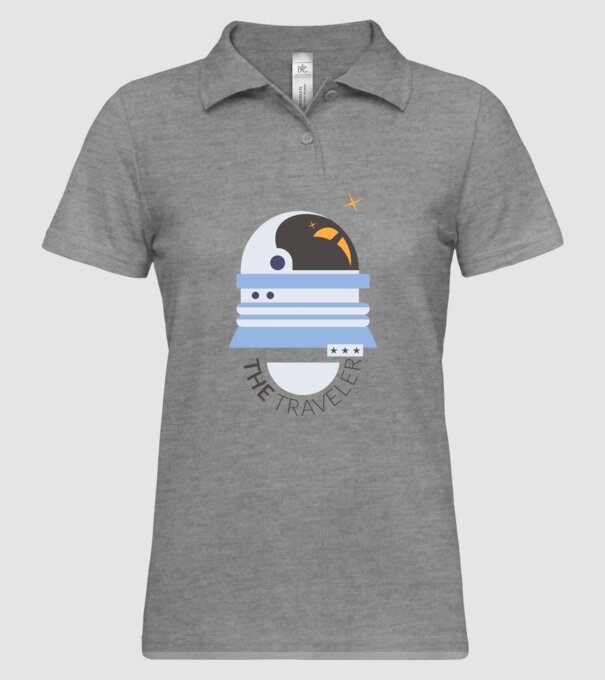 The Traveler model gri pe tricou