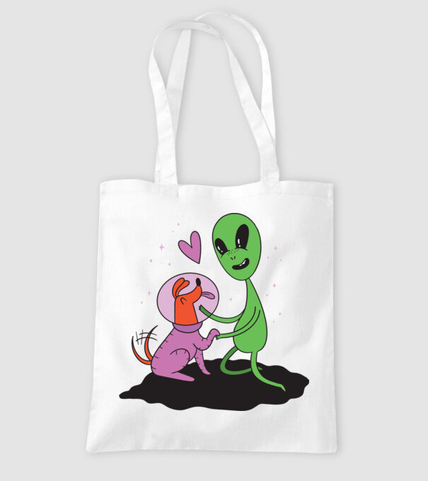 Alien cu câine model alb pe tricou
