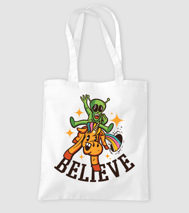 Unicorn Alien model alb pe tricou
